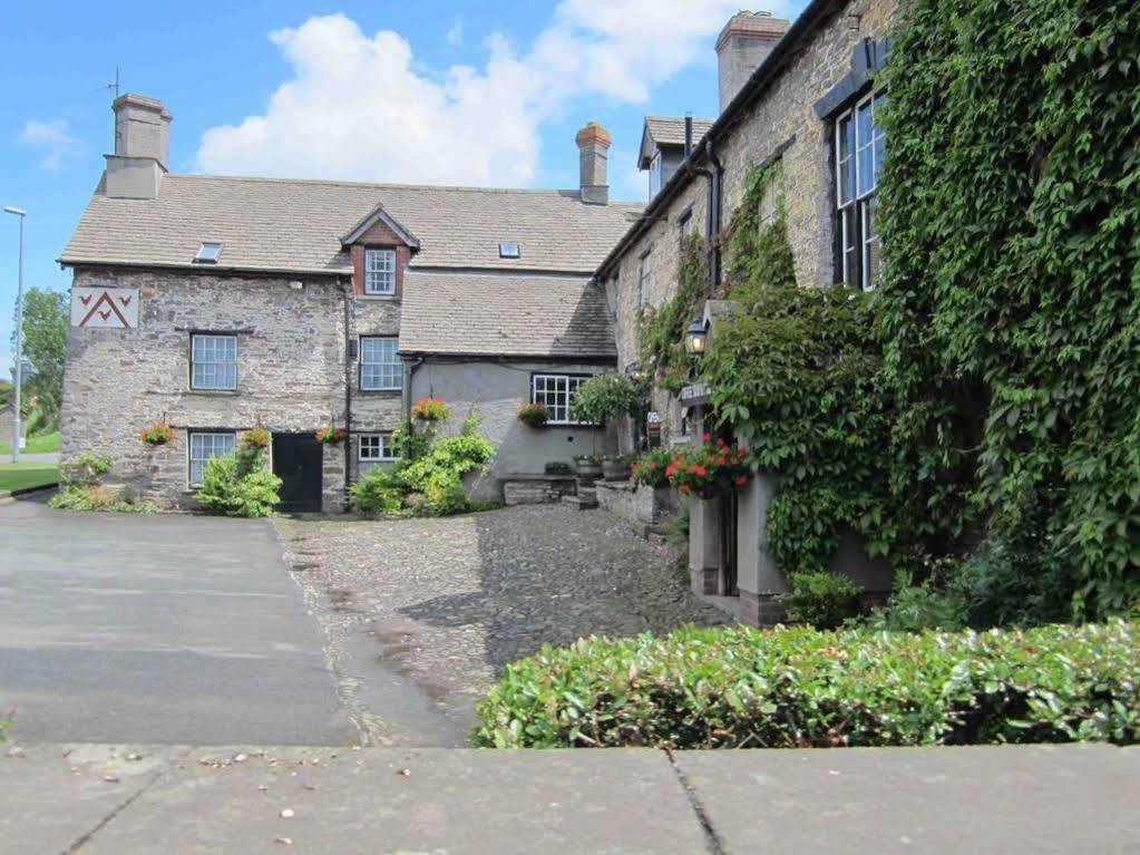 The Three Cocks Coaching Inn Glasbury Exterior photo
