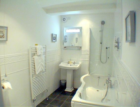 The Three Cocks Coaching Inn Glasbury Room photo
